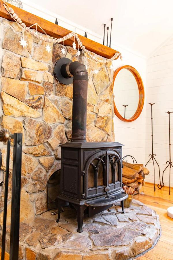 Hot Tub Charming & Chic Mountain Gem On Sleepy Creek Villa Berkeley Springs Exteriör bild